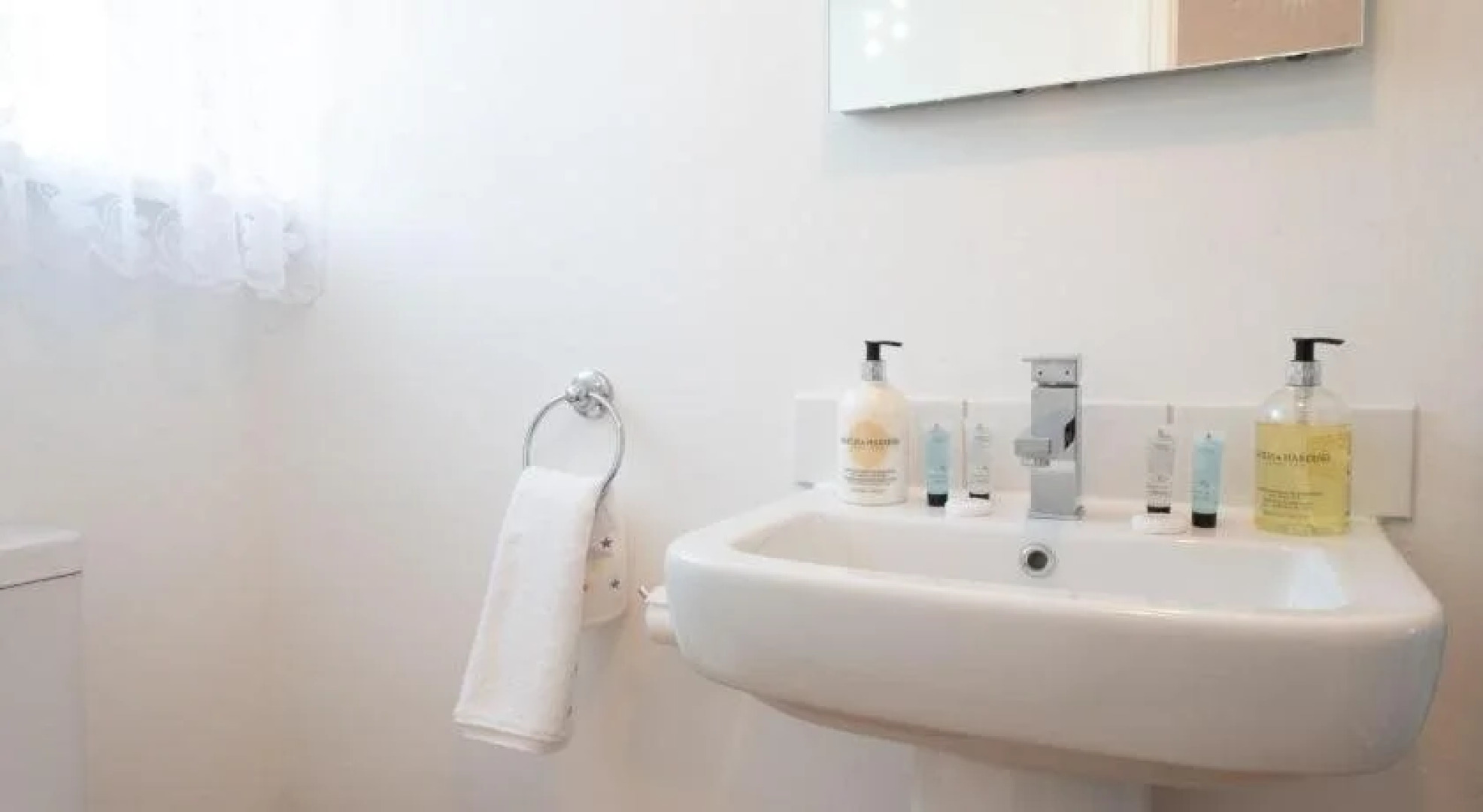 The Tudor Rose Hotel