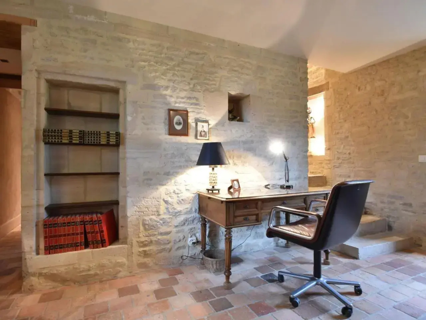 Luxurious mansion in Lantheuil with garden