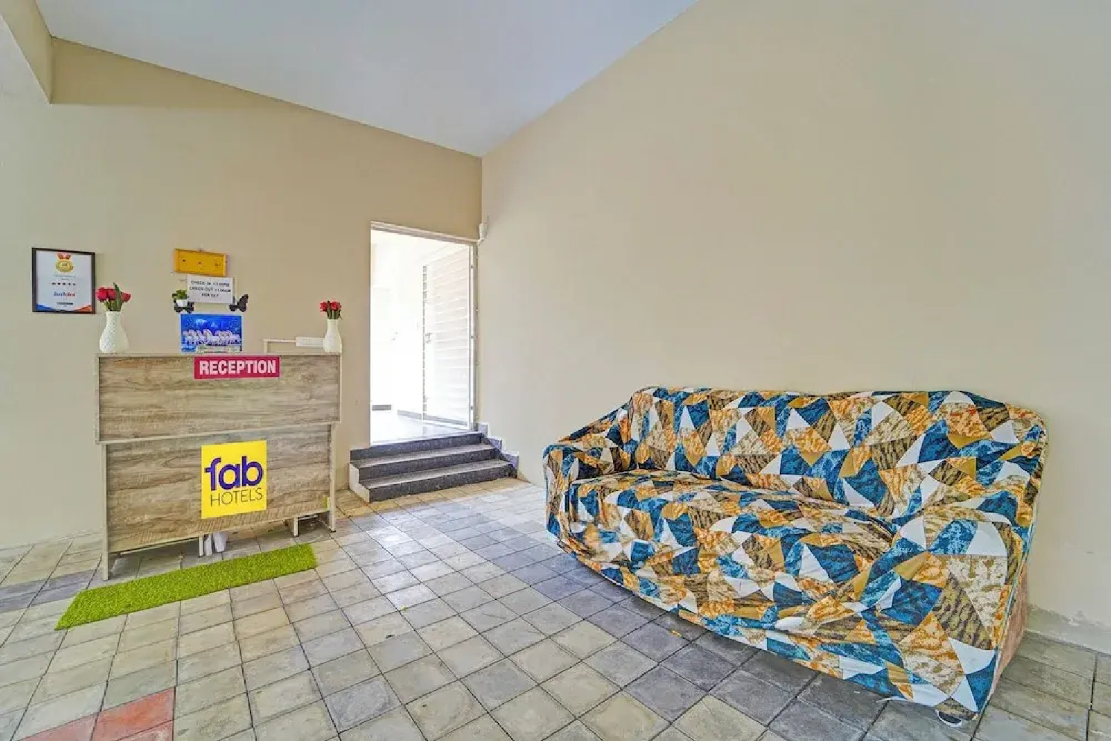 Fabhotel Praneeth Residency