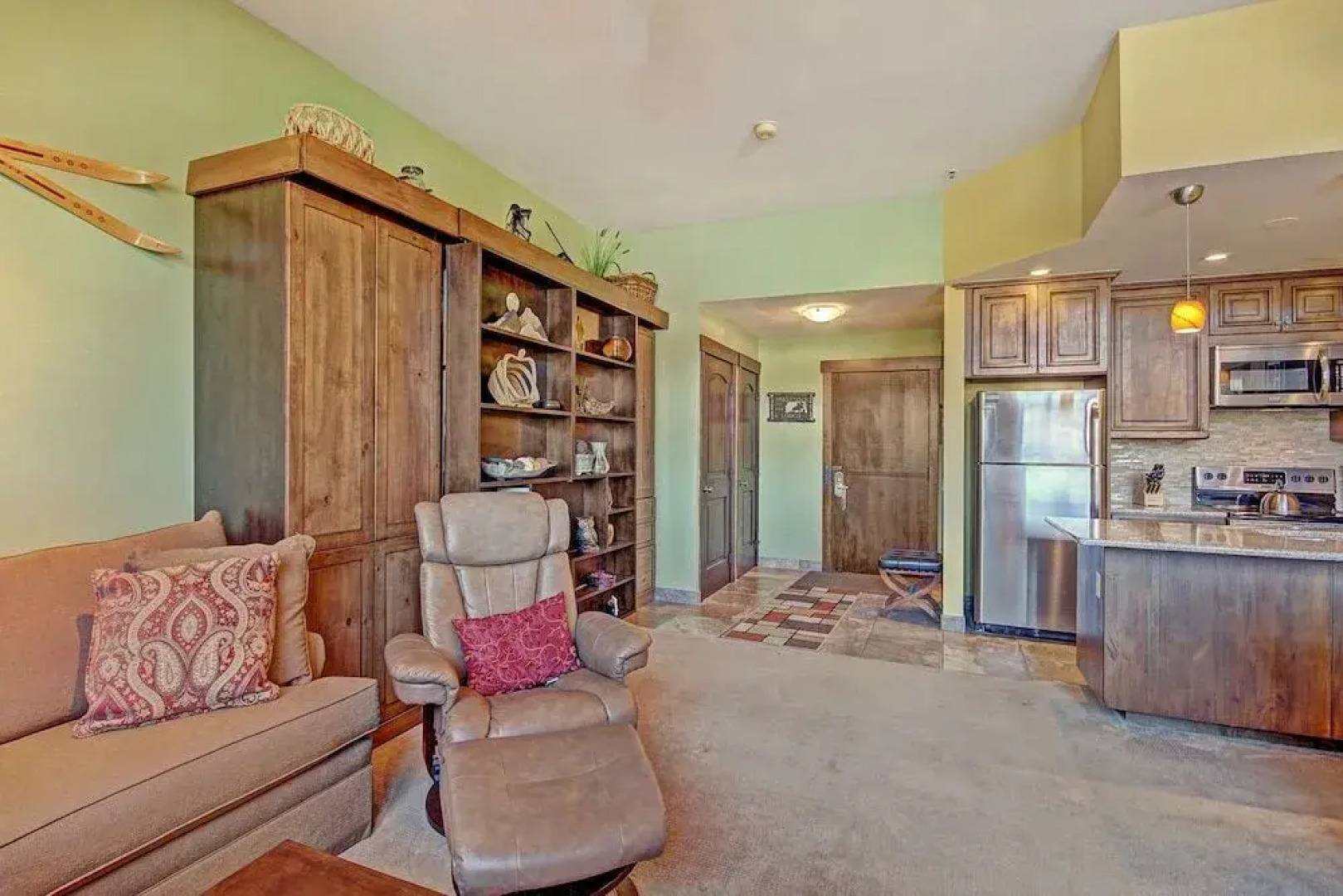 River Mnt Lodge E101