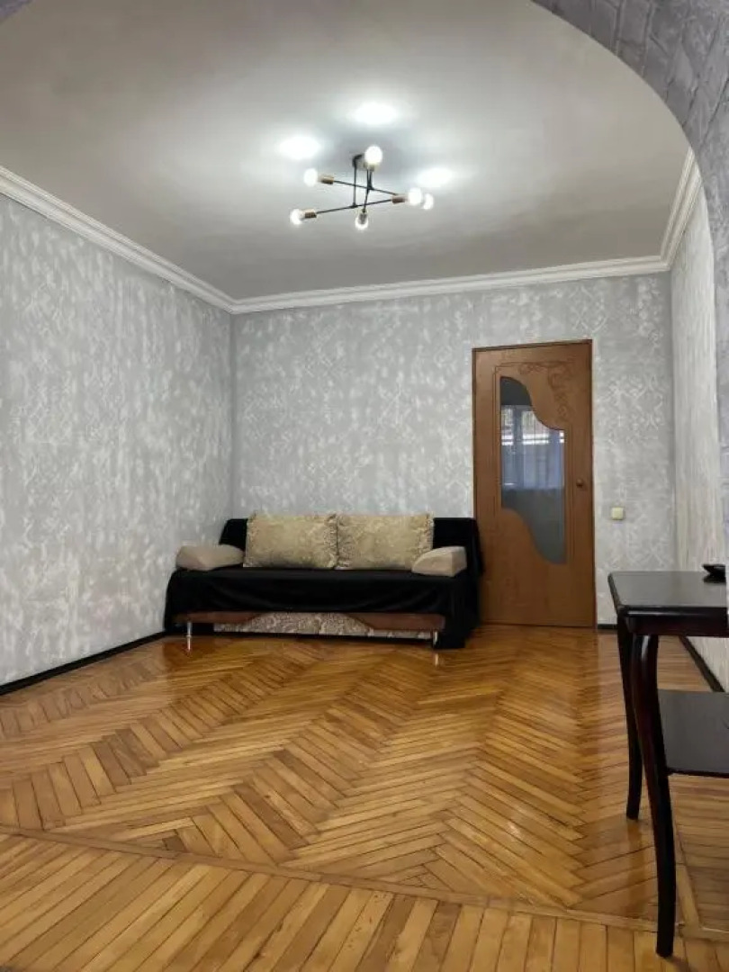 2-x комнатные апартаменты в центре Гагры, 1-я линия