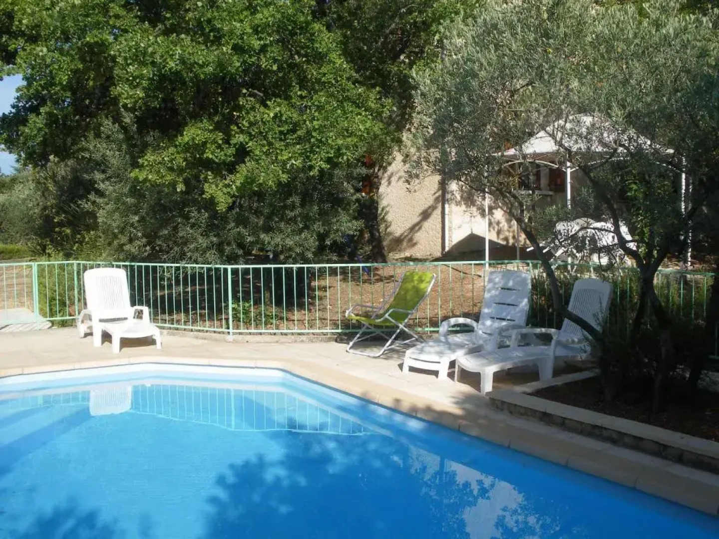 Agréable Maison de Vacances avec Piscine Privée, située en Campagne du village de Cabrières d'Avignon au cœur du Luberon, 6 personnes, LS2-2 OULIVE