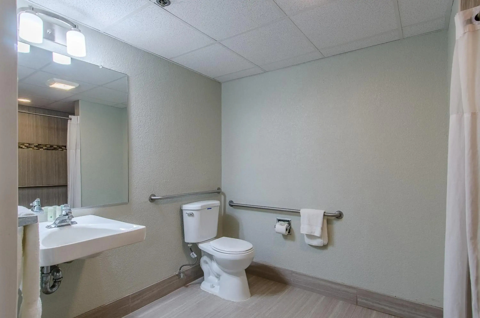 La Casa Inn & Suites - Middleboro