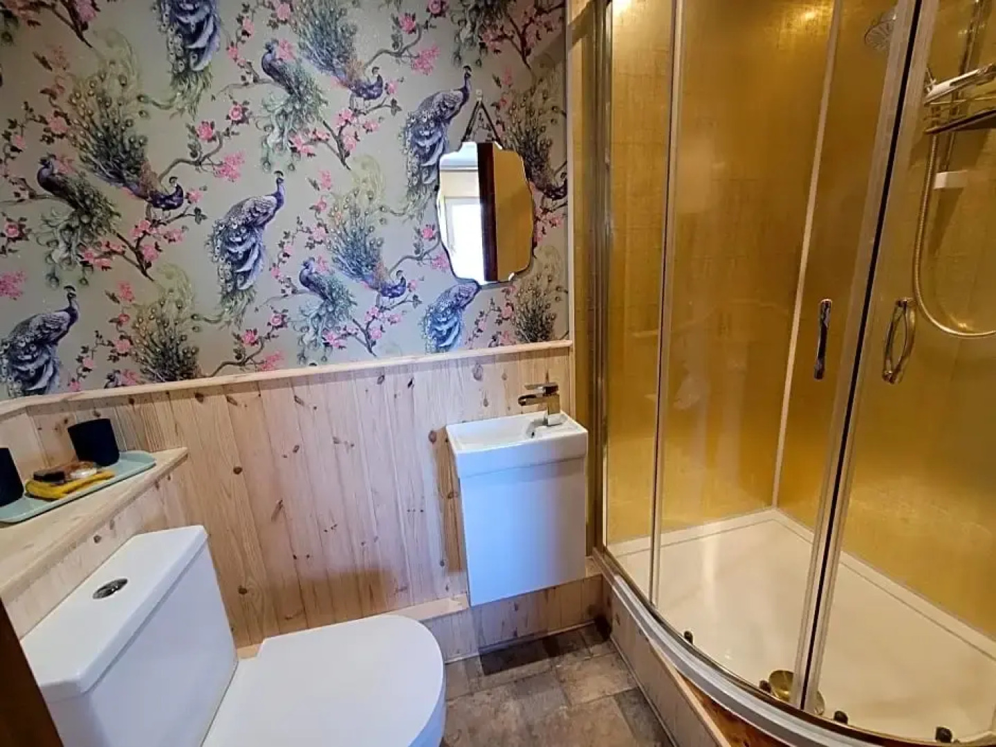 Hideaway Escapes, Farmhouse B&B, Ideal family stay or Romantic break, Friendly animals on our smallholding in a beautiful countr