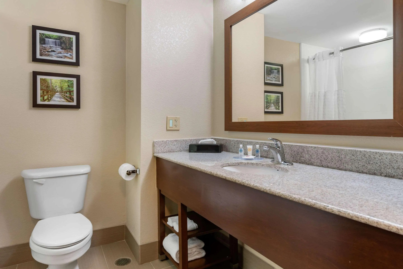 Comfort Inn & Suites Heath - Newark South