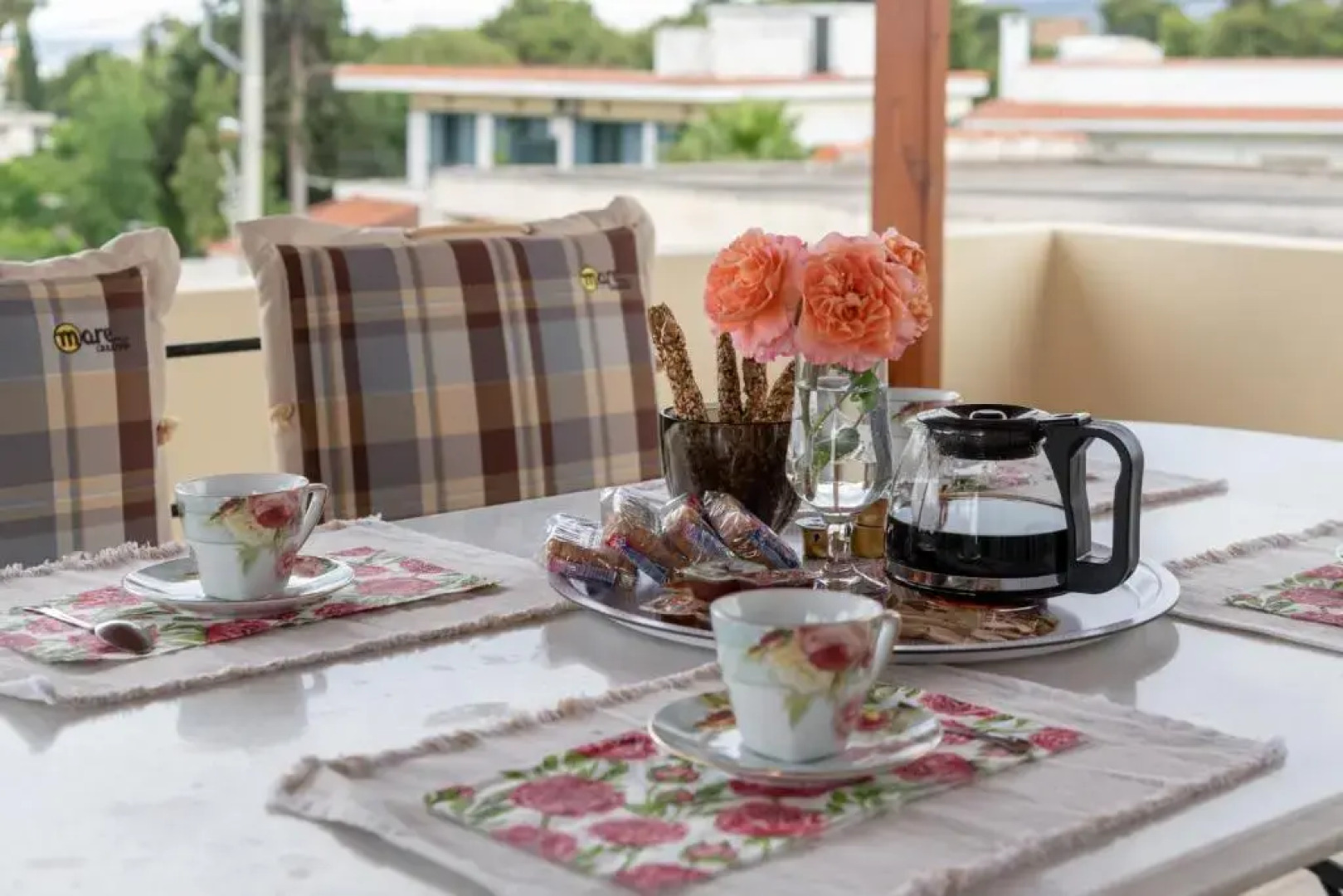 Rose's House (Near Airport)