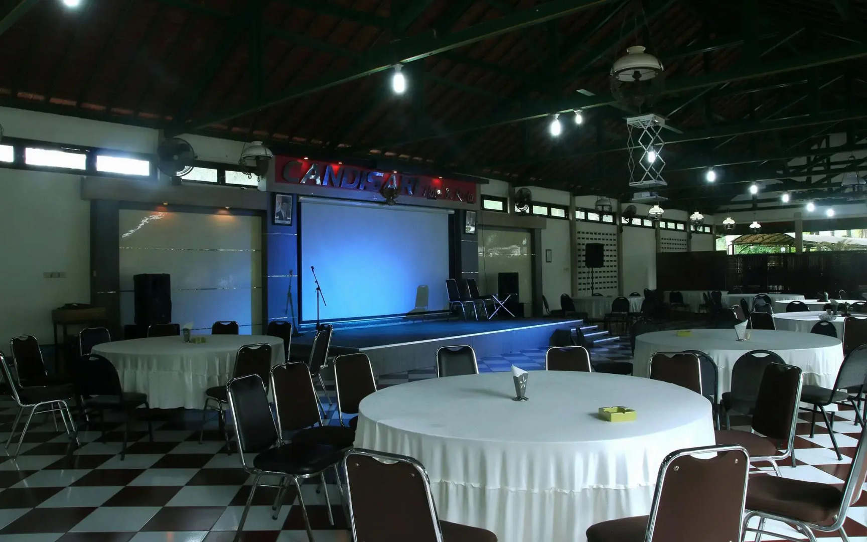 Candisari Hotel & Resto