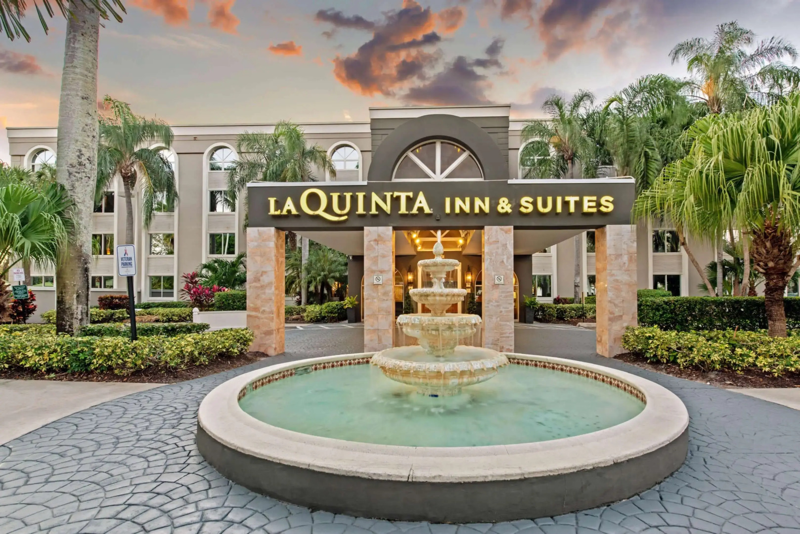 La Quinta Inn & Suites by Wyndham Coral Springs South