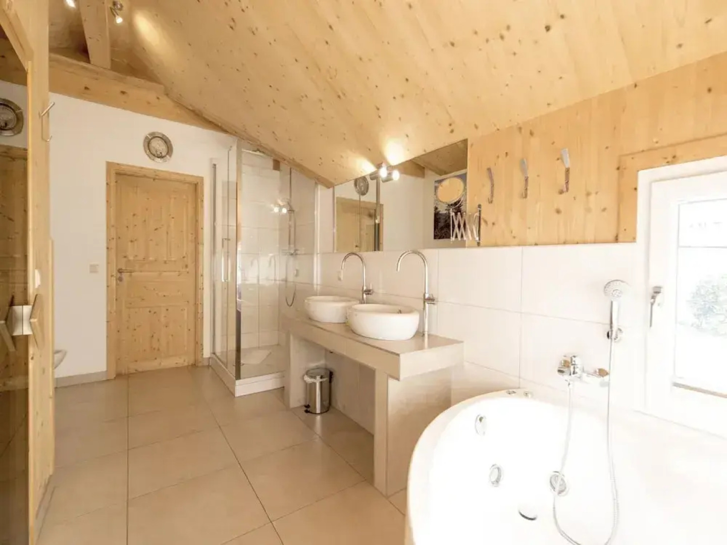 Attractive Chalet With Whirlpool
