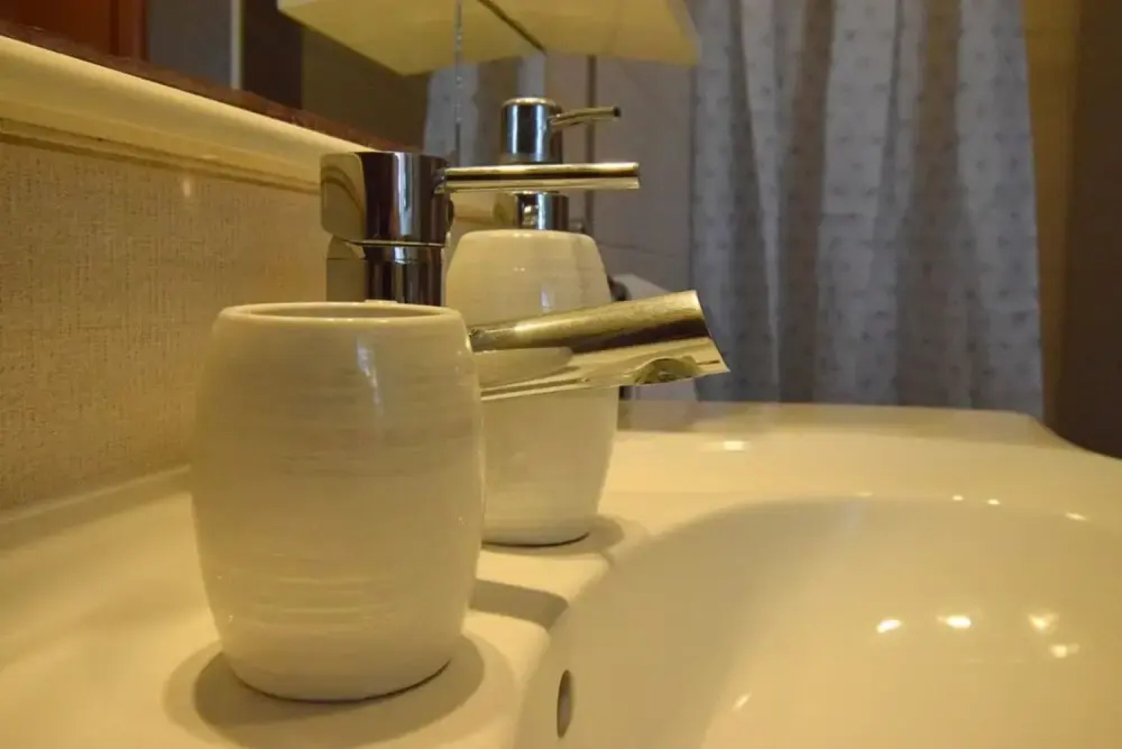 Pero - Free Parking - A1- Žuti