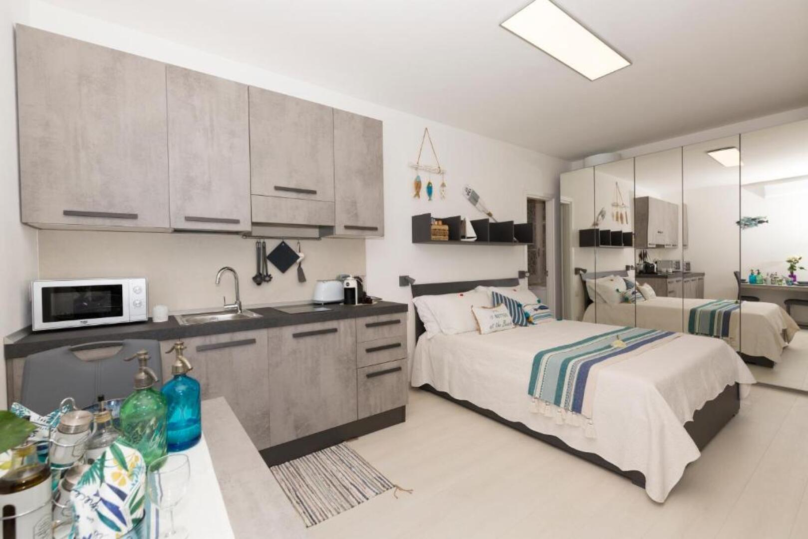 Apartment A lago, private beach and parking