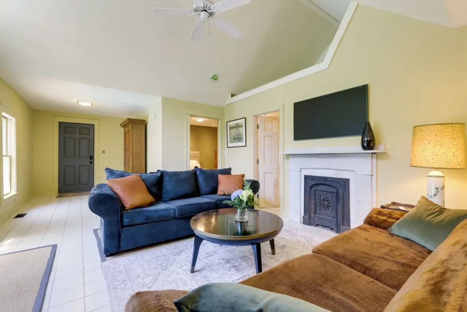 Beautiful & Historic Cottage, Steps to Elm Park