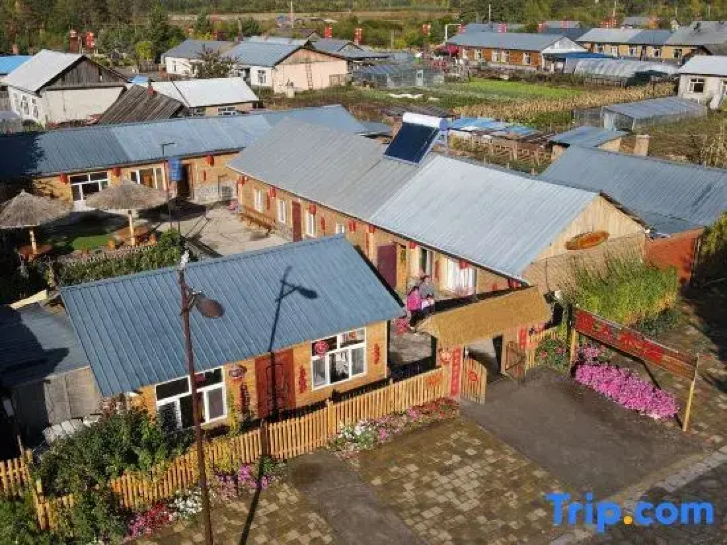 Arctic Village Snowman Chalet