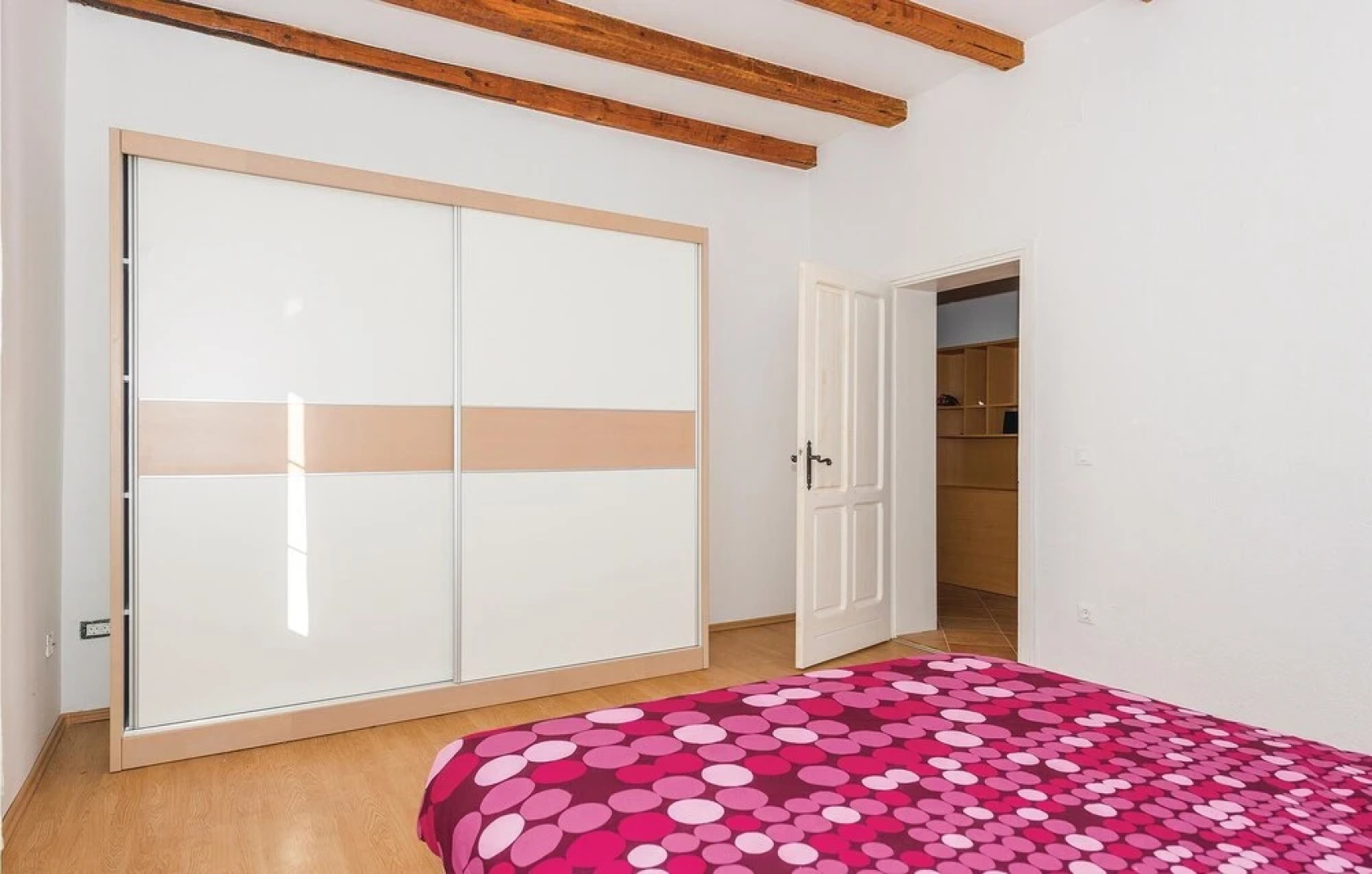 Stunning Home in Radonic With Wifi and 2 Bedrooms