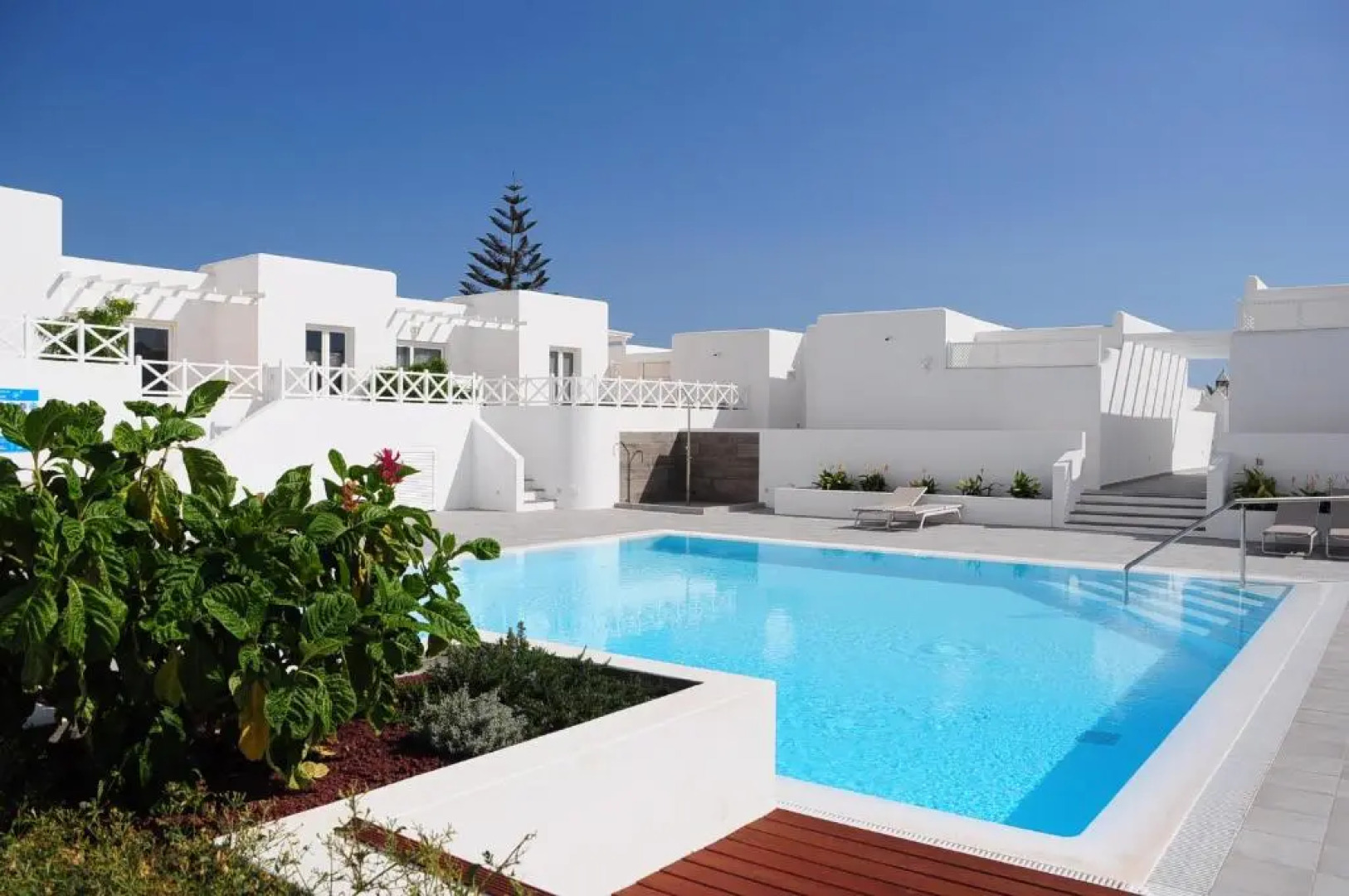 Flower Beach Suite 16