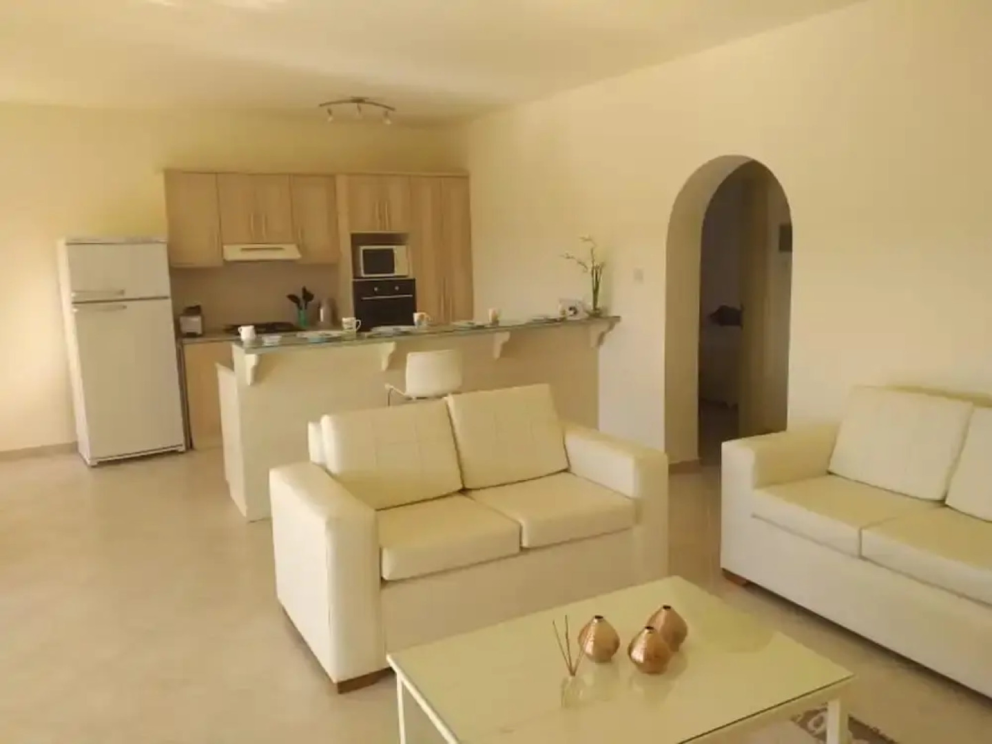 Penthouse-5 Guests-balcony-aircon-parking