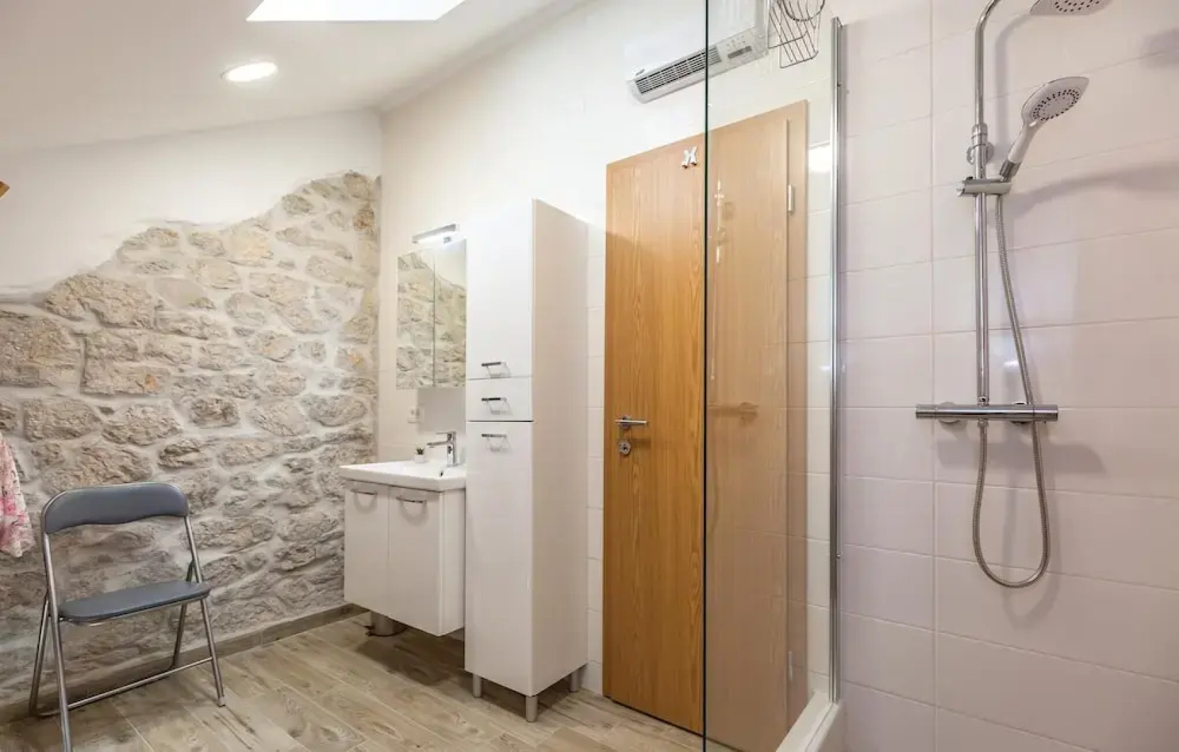 Amazing home in Ploce w/ WiFi and 3 Bedrooms