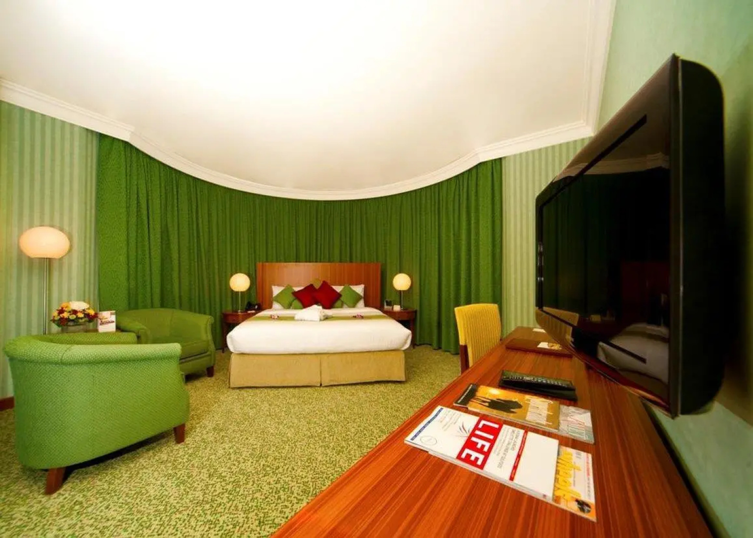 Отель City Seasons Al Hamra Hotel