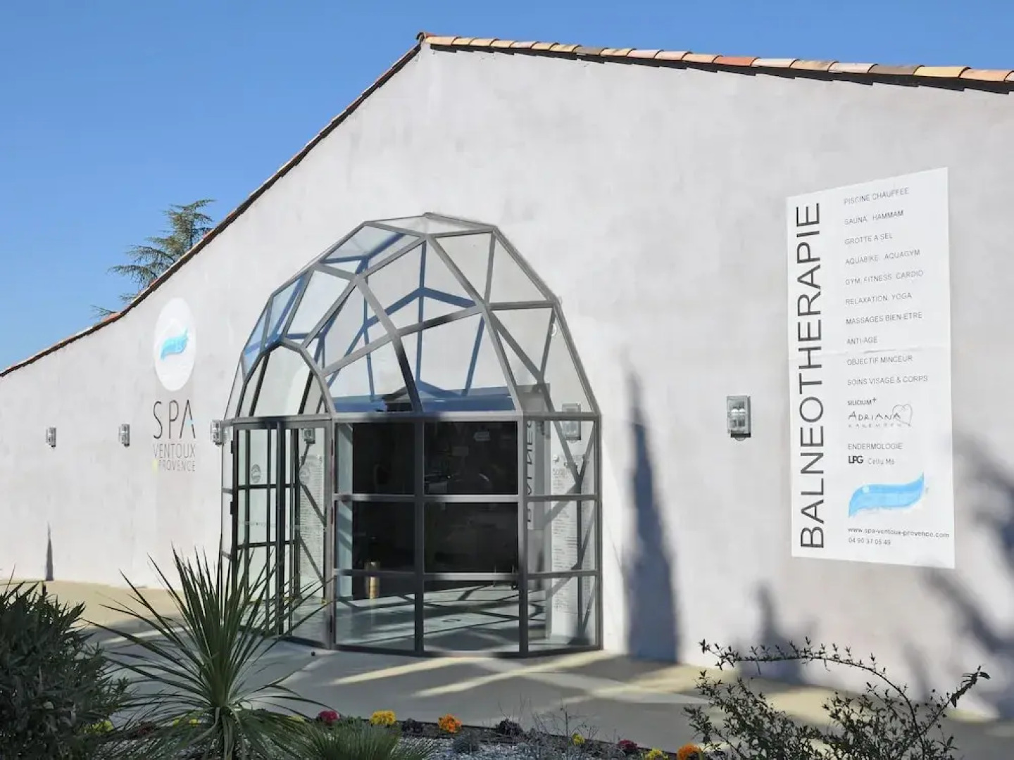 Private Infinity Pool, Beautiful View of Mont Ventoux, a Dream Spot!