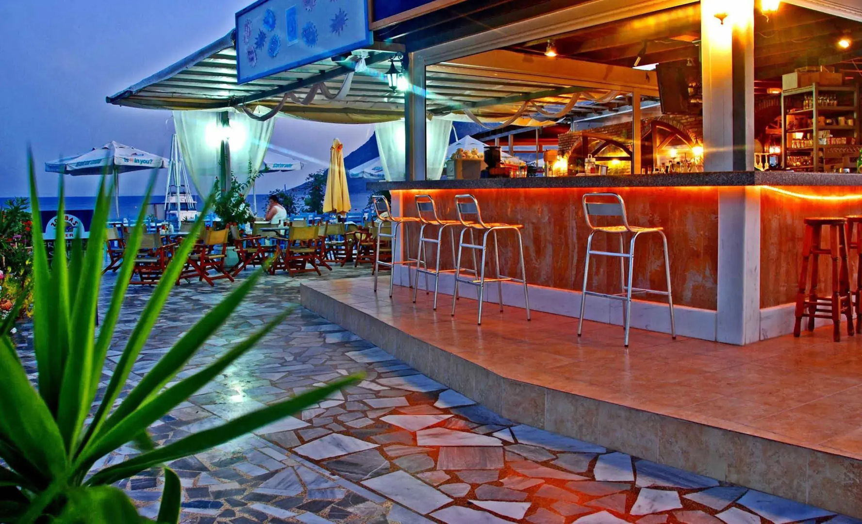 Sacallis Inn Beach Hotel