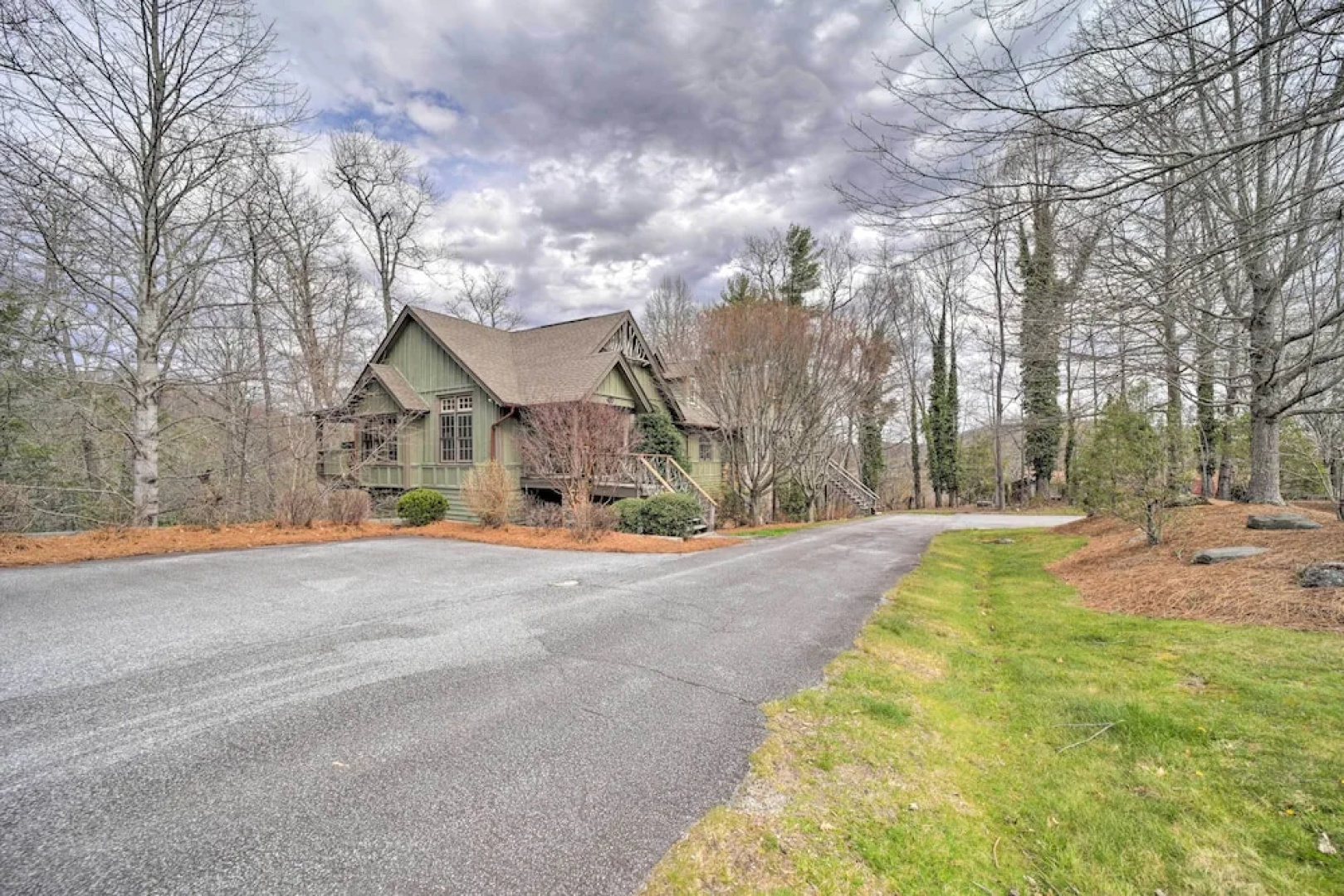 Woodsy Smoky Mtn Hideaway w/ Grill & Views!