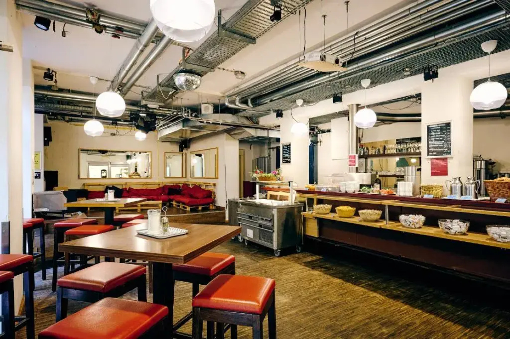 The 4 You Hostel & Hotel