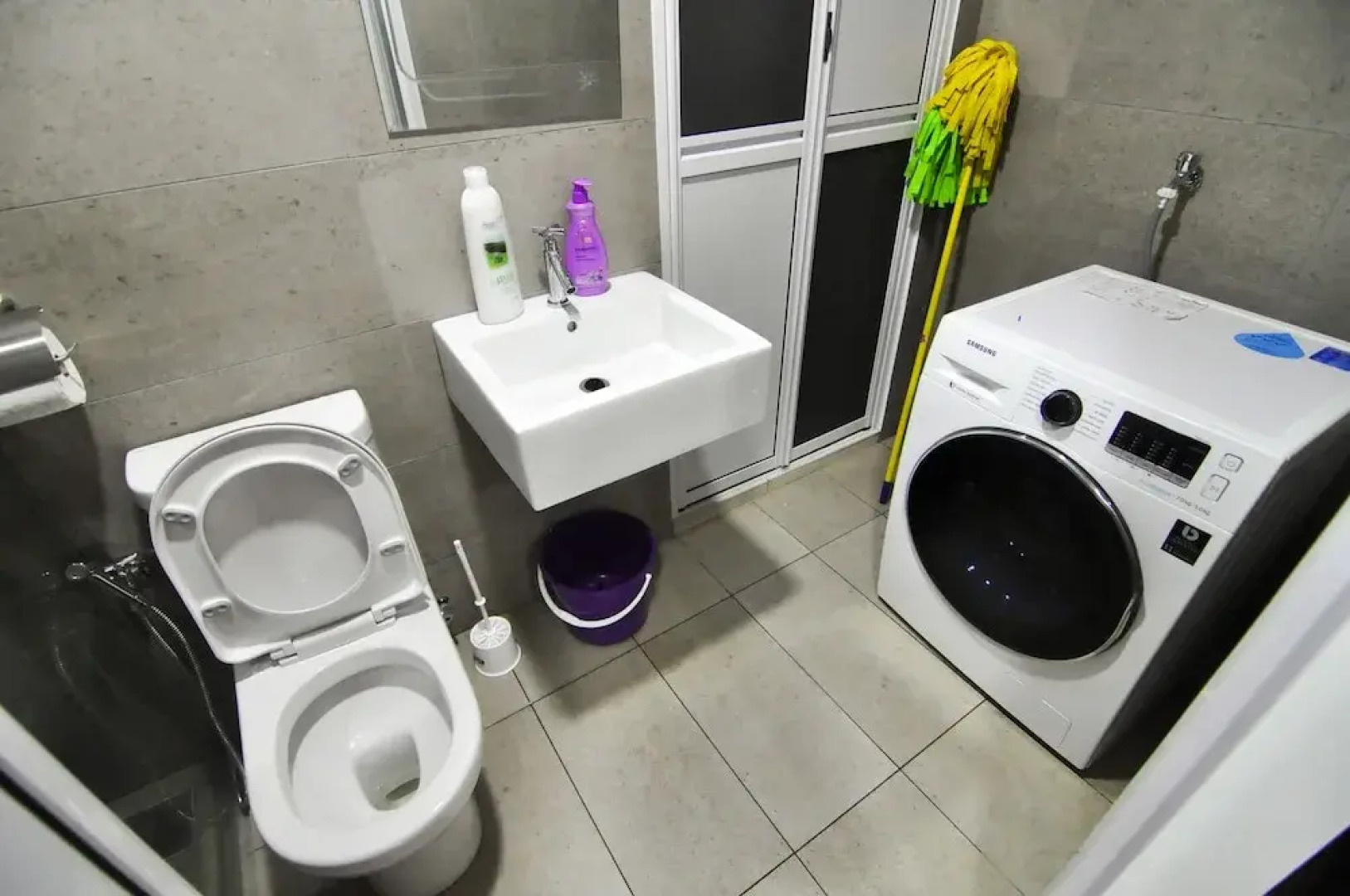 Kenwingston Square Garden by IdealHub