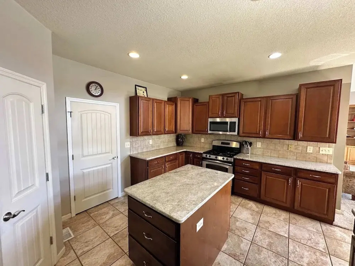 Lake It Easy - Waterfront Getaway With 7 Bedrooms!