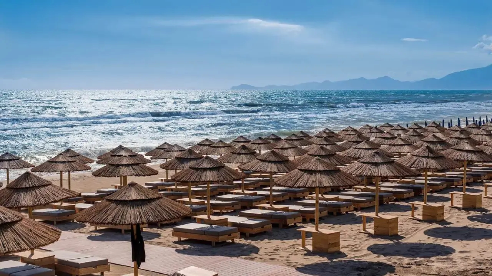 Cumeja - Beach Club & Hotel