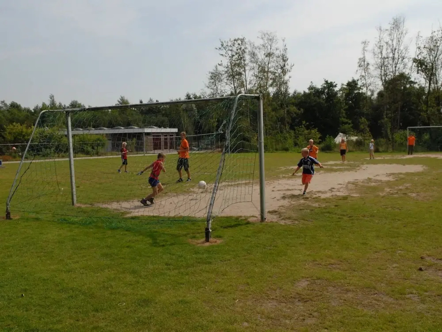 Detached bungalow with microwave and WiFi, within nature