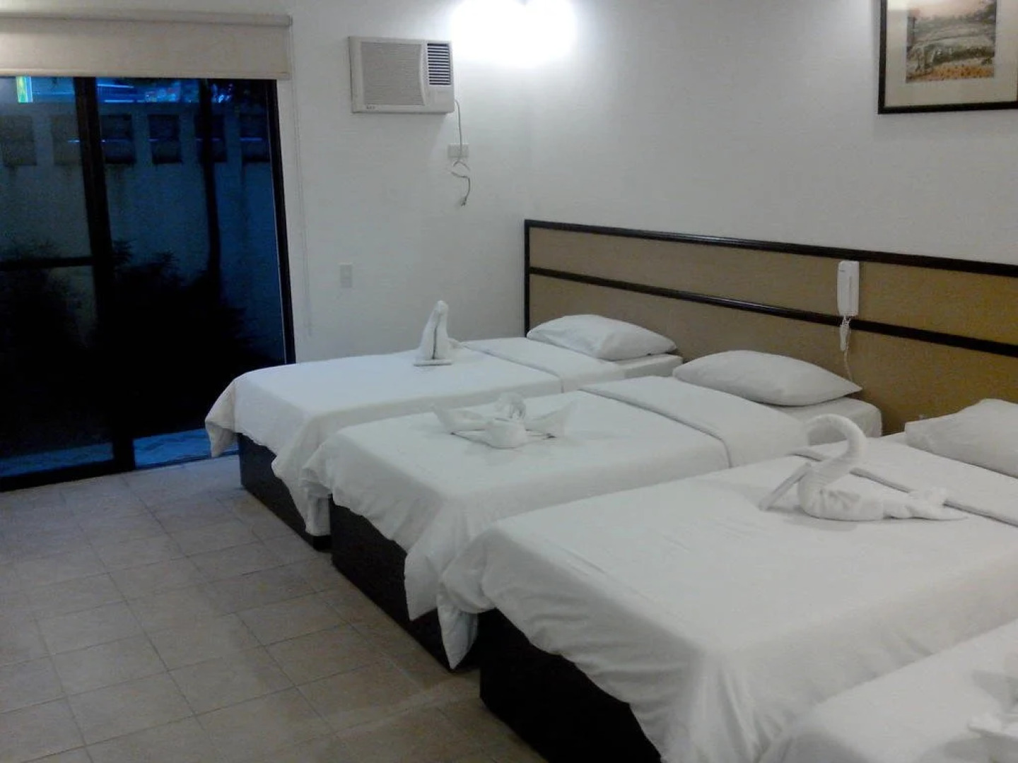 Tagaytay Haven Hotel Mendez