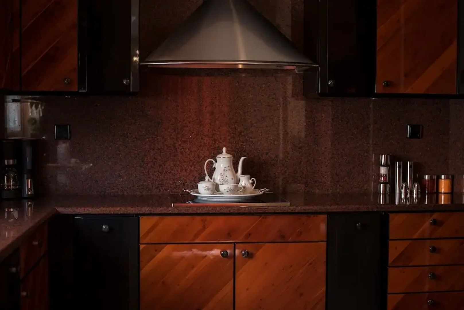 Steps to the Beach Spacious Home-Parking