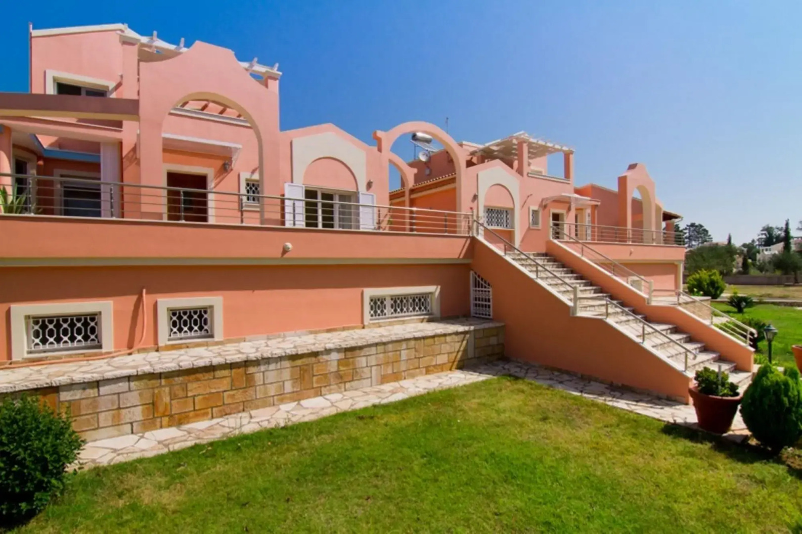 Captain Alex Villa Ena