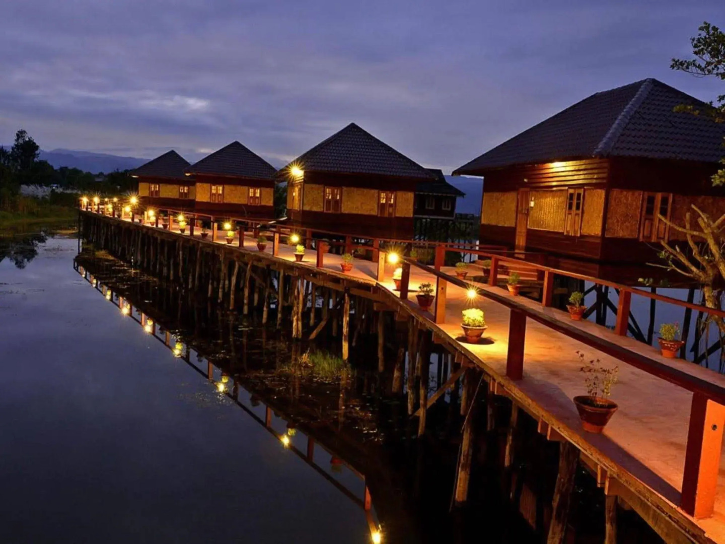 Shwe Inn Tha Floating Resort