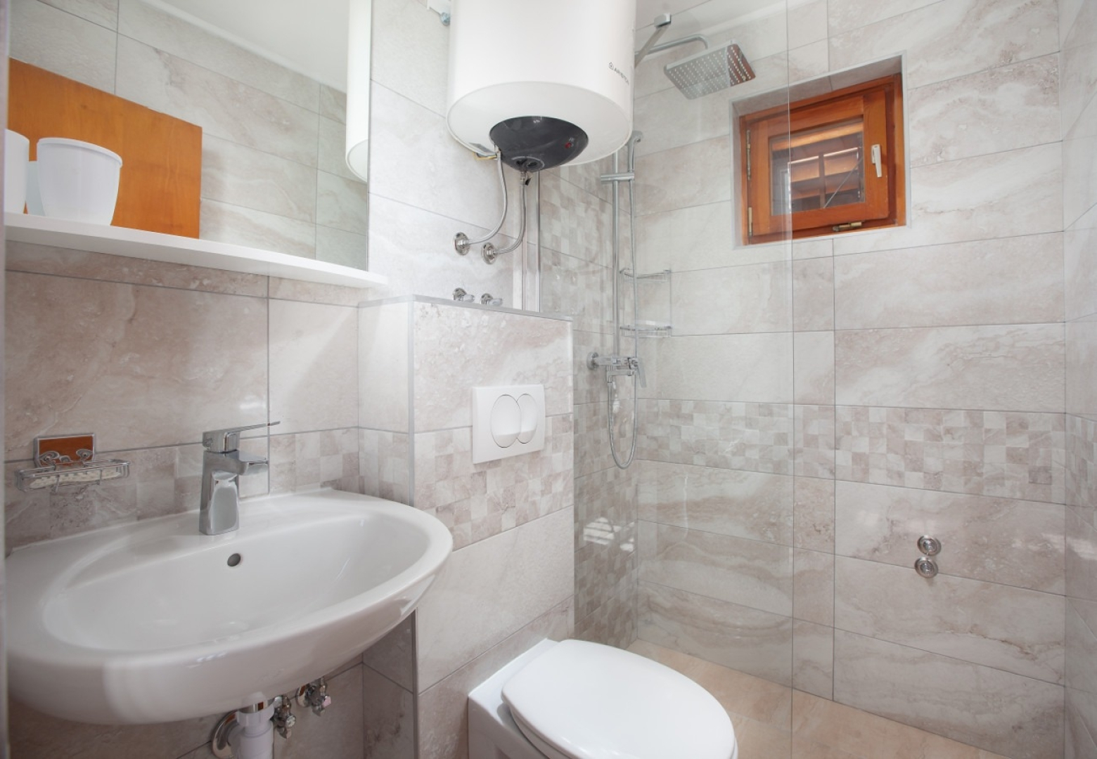 Apartment Ante M - 100 m from beach: A1 Brela, Riviera Makarska