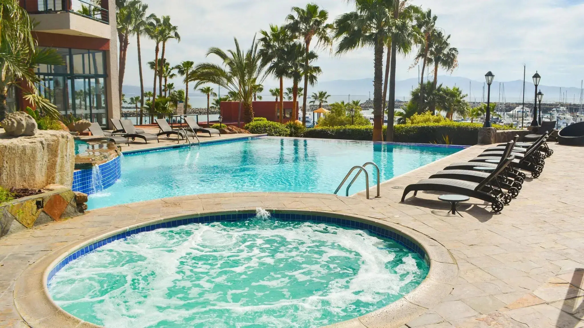 Hotel Coral And Marina