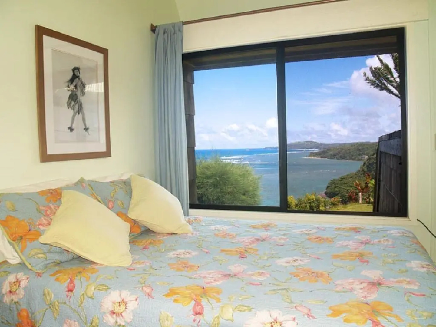 Sealodge J1-ground floor with oceanfront views, king bed, pool & more