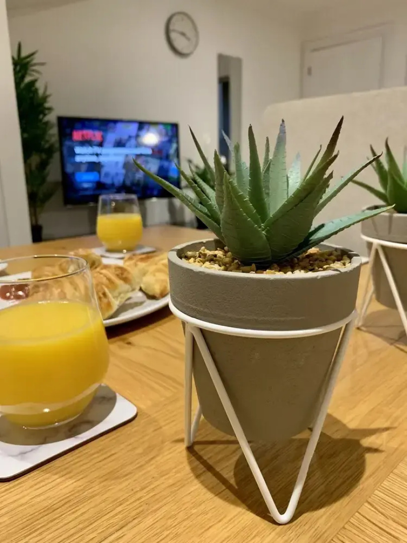 SA Today St Margarets Court Taunton with Fibre Wi-Fi & Netflix