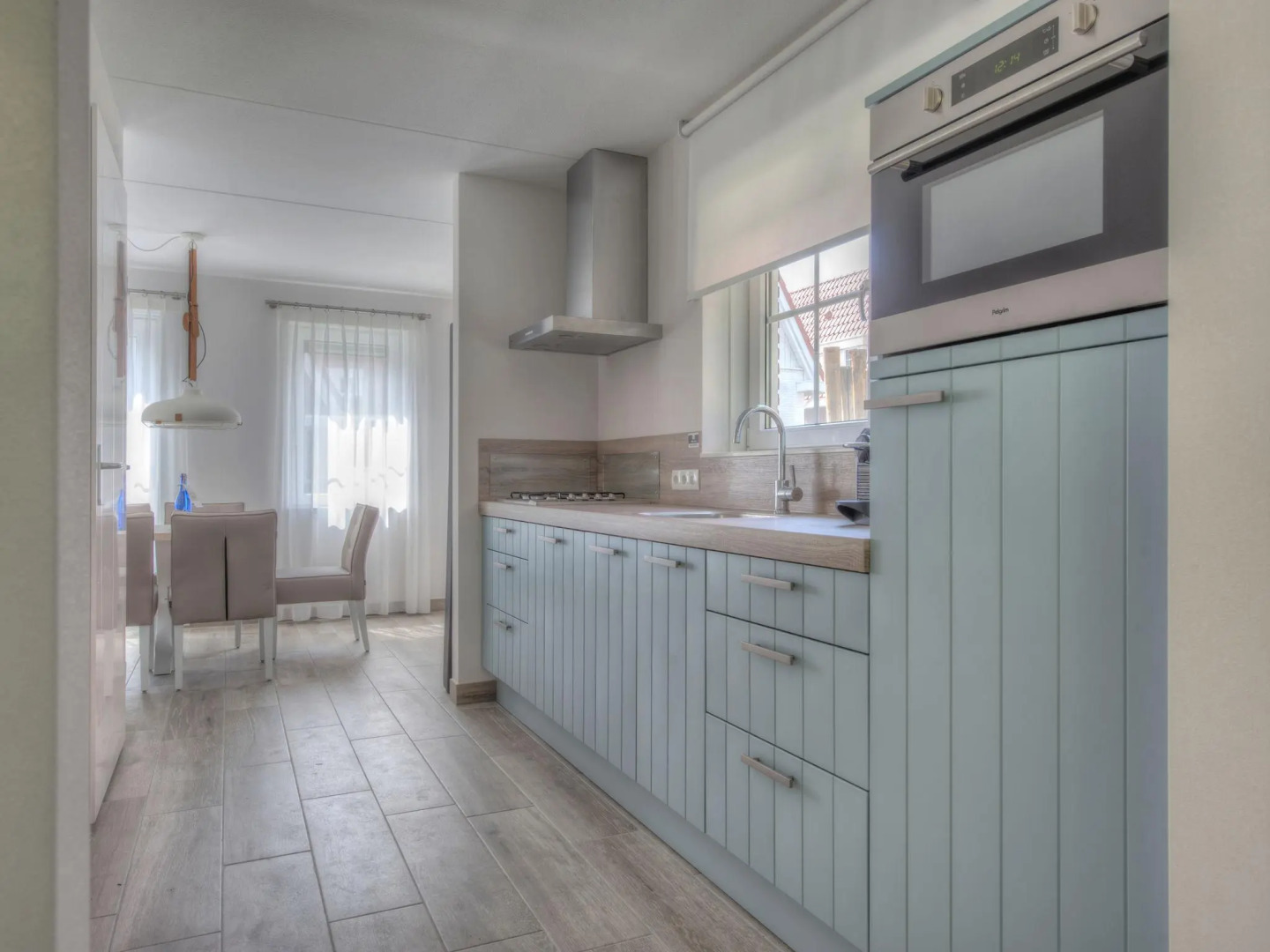 Luxurious Stately Villa With 3 Bathrooms, 1km From the Beach