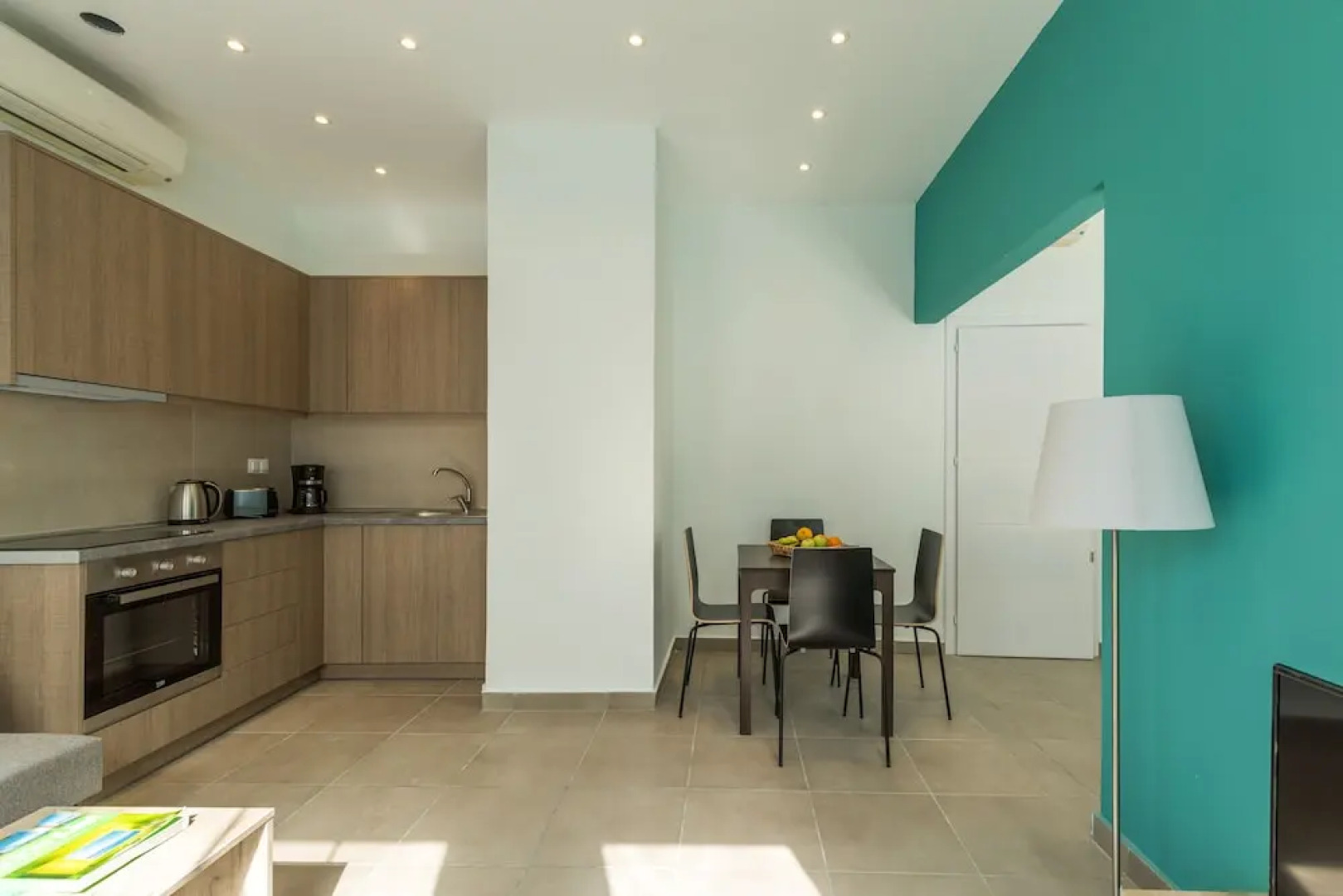 Local Hostel & Suites