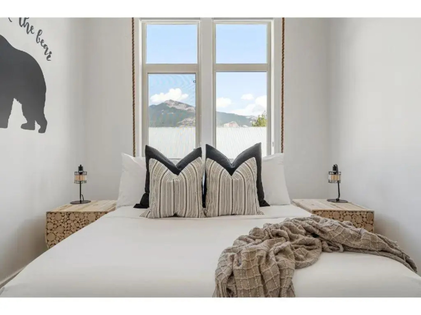 The Grizzly House I Sleep 7 I Patio & BBQ I 55 TV