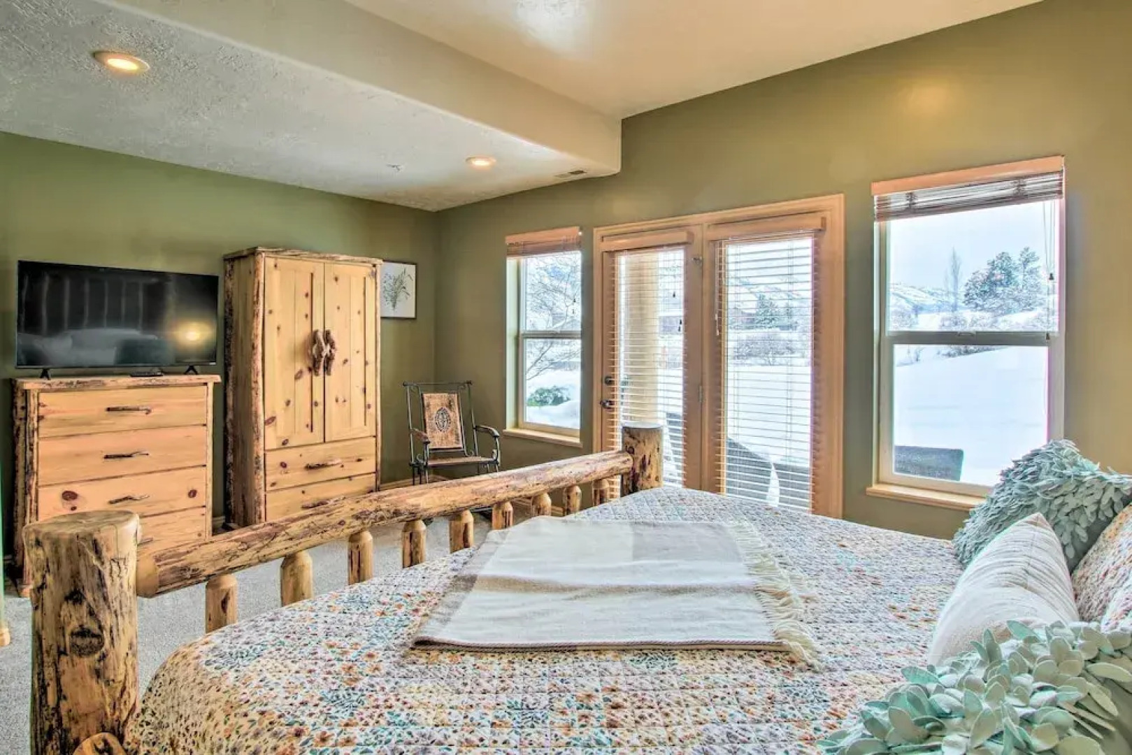 Cozy Eden Condo w/ Mtn Views in Wolf Creek Resort!
