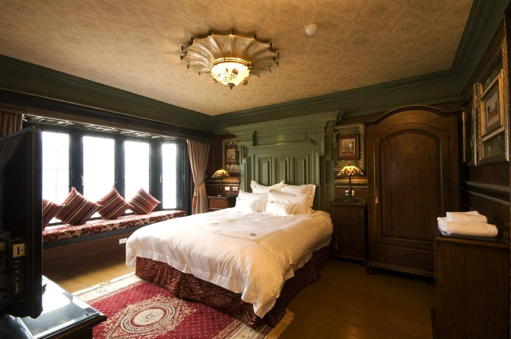 The Old England Manor