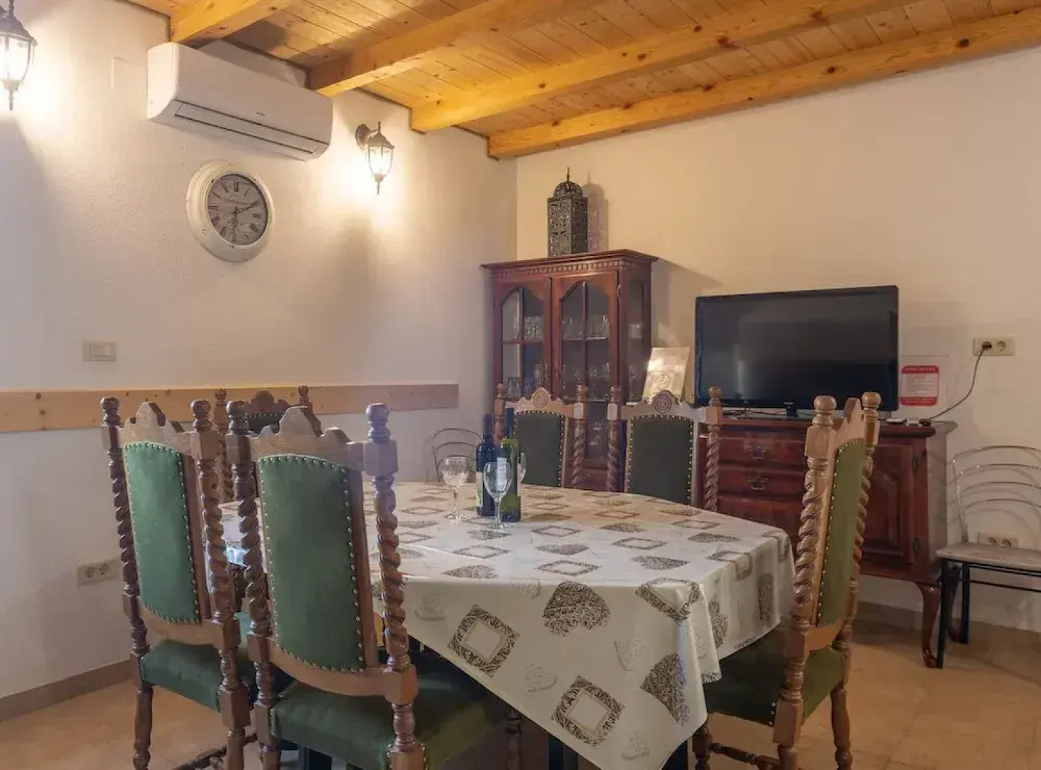 Sunny Escape Holiday Home Dicmo With Pool and Gym