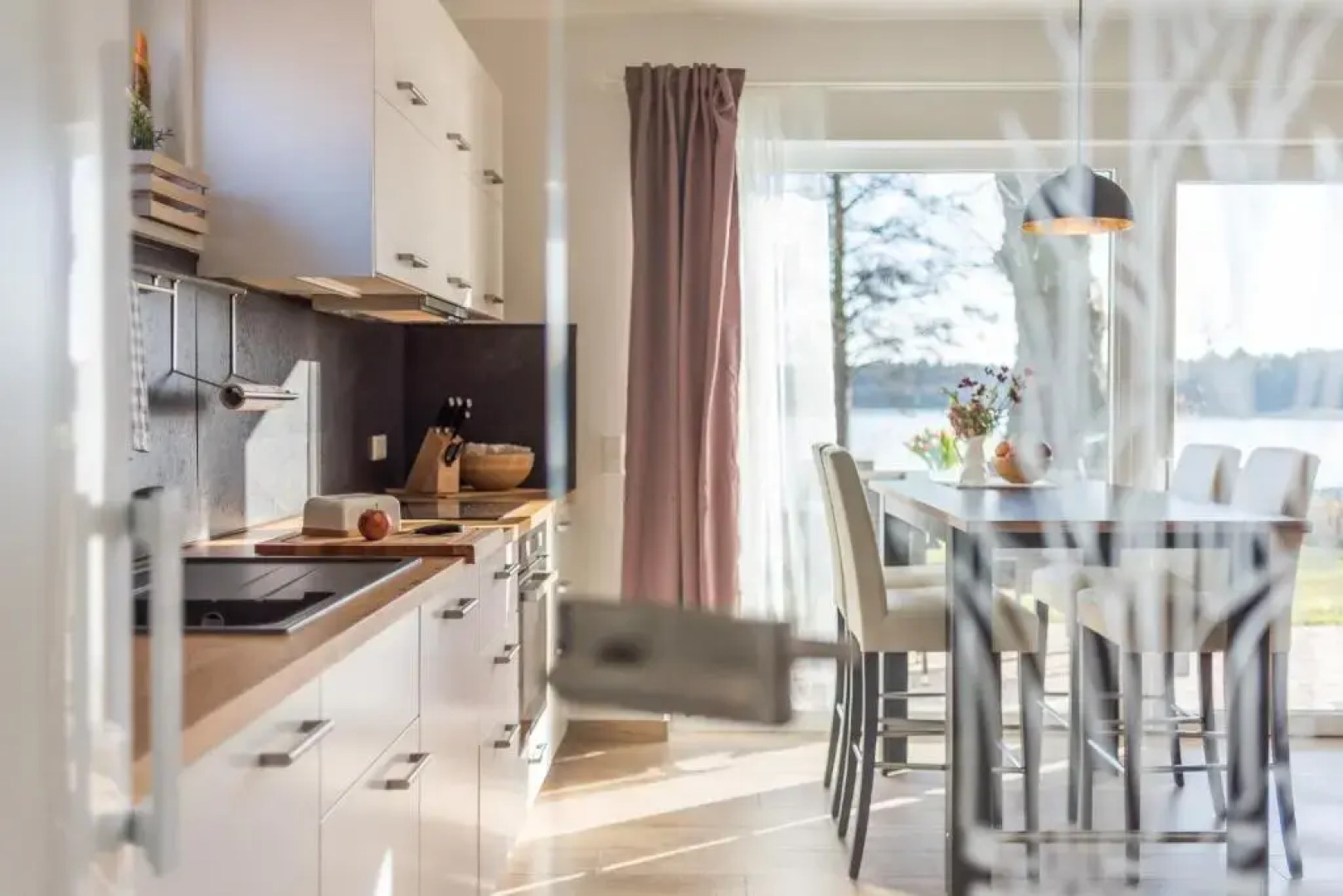 5 Sterne Ferienhaus direkt am See mit Sauna-Kamin-Garten