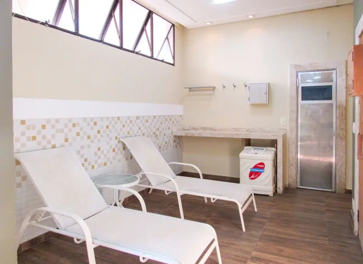 Apto a 200 m da Praia das Pitangueiras-guaruj SP