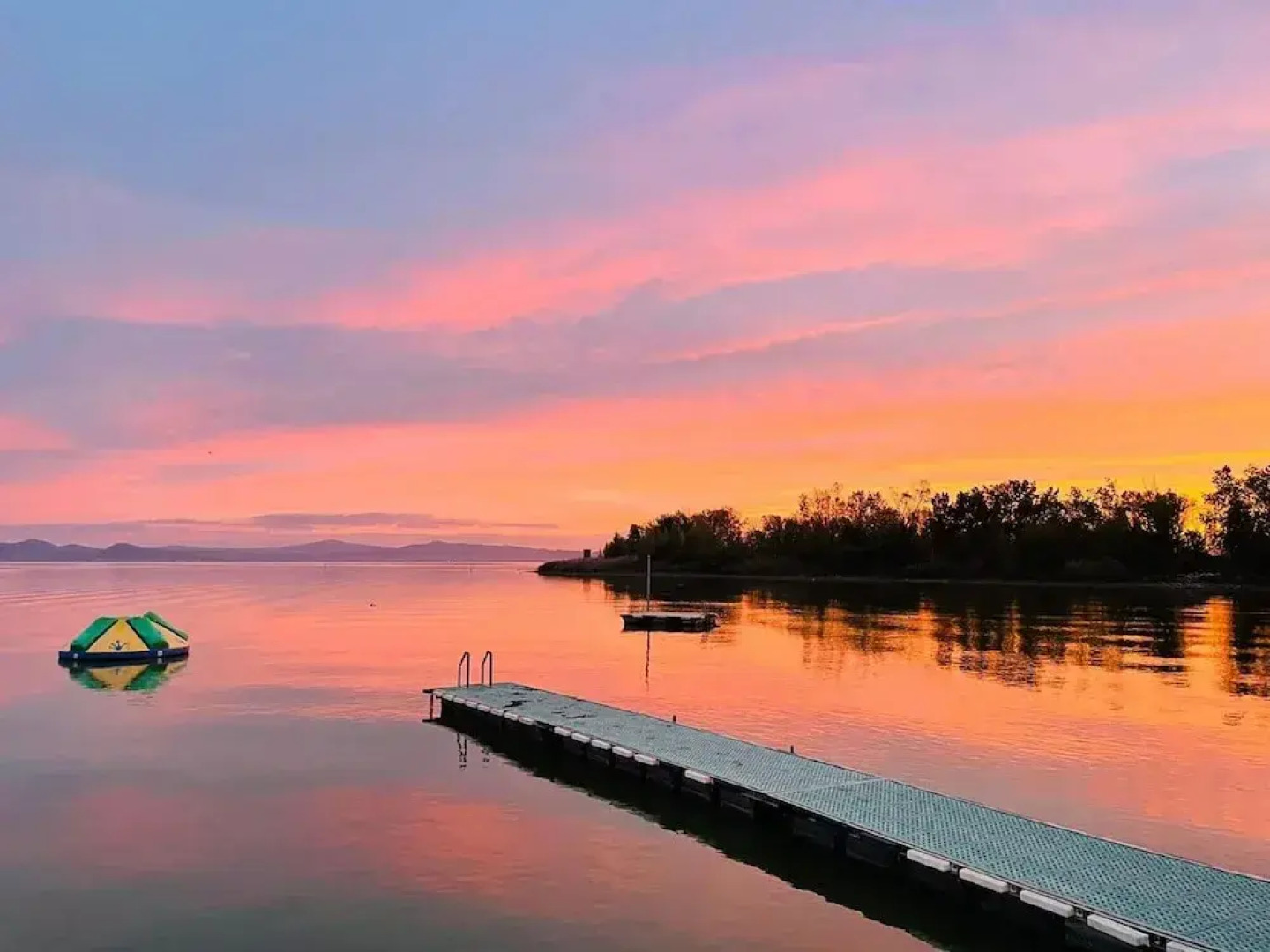 Well-kept Chalet With Covered Veranda on Lake Trasimeno