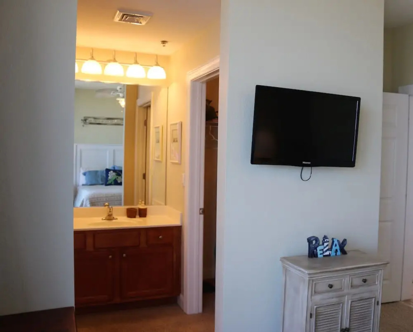 Emerald Dolphin by Surfside VR