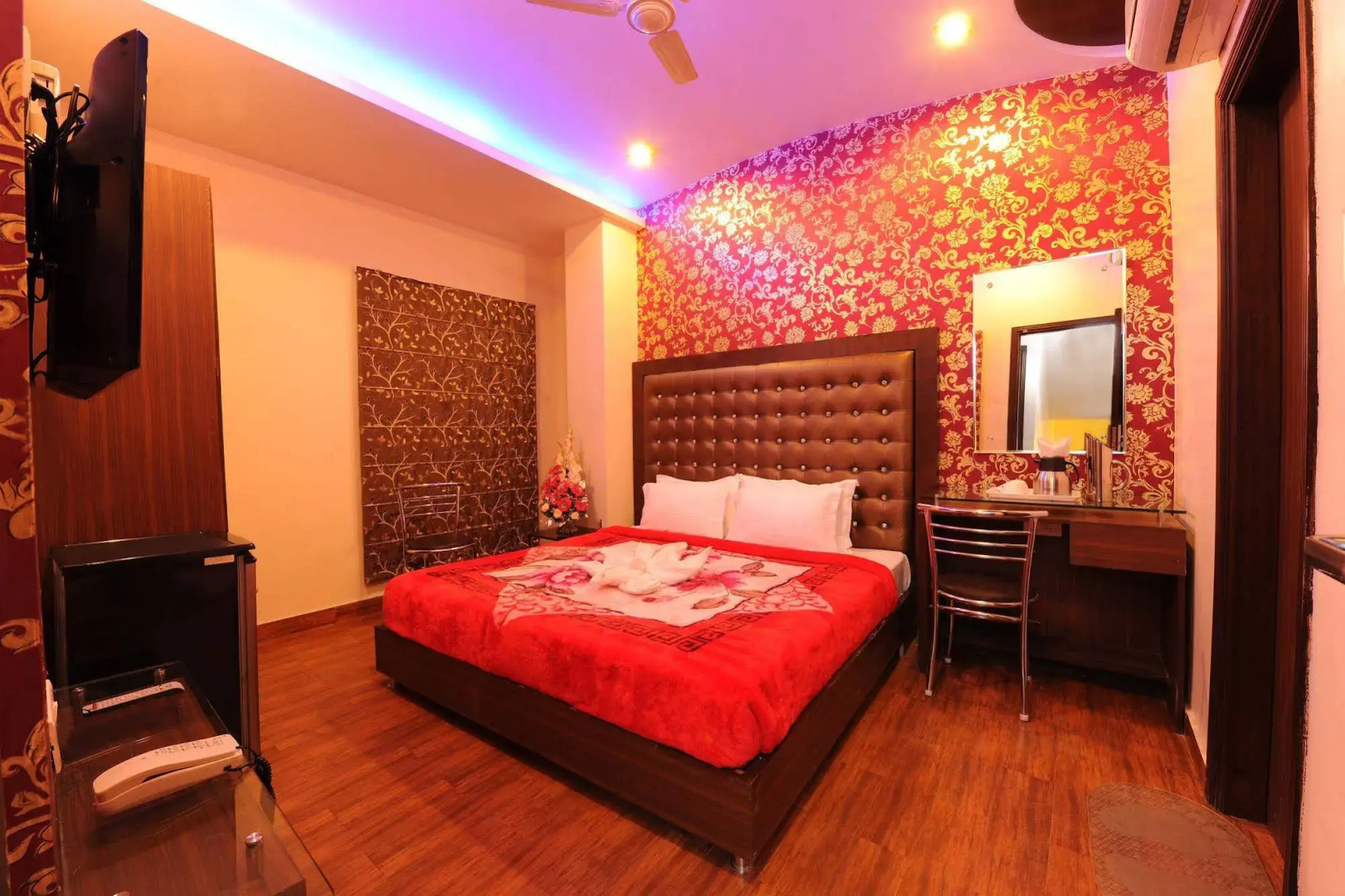 Hotel Pearl Inn & Suites