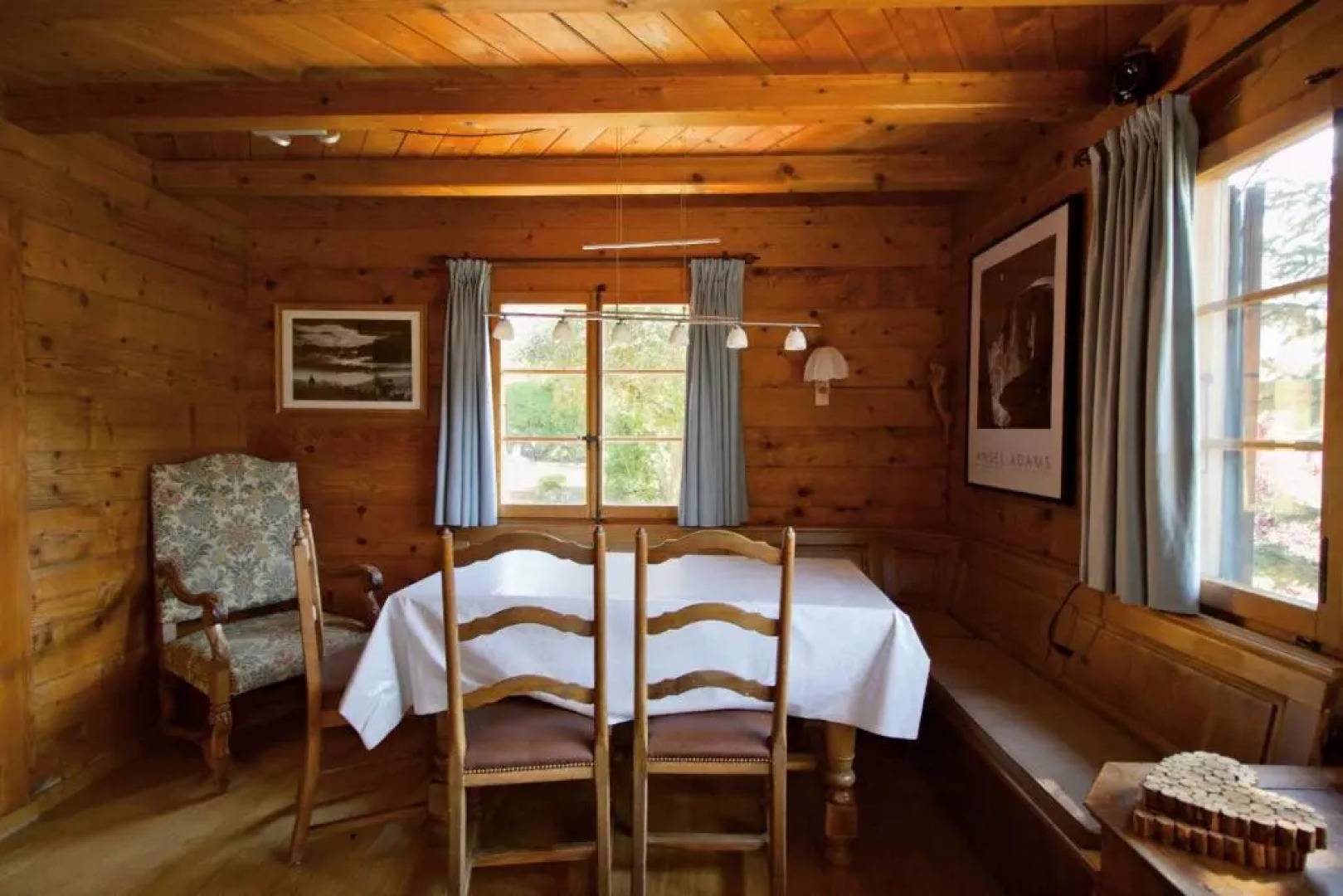 Magnifique Chalet Familial Pour 10 Personnes au Coeur de Nax